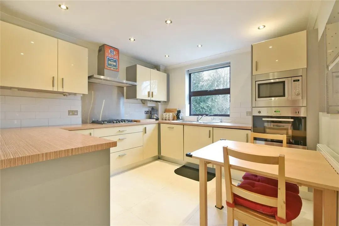 2 bed flat to rent — Cavendish Road, Brondesbury, London, NW6