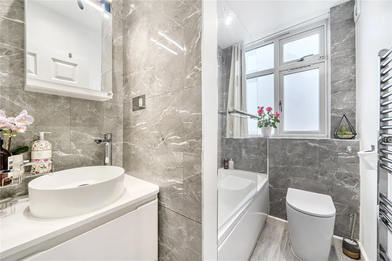 Oakleigh Road North, London, N20, photo 12