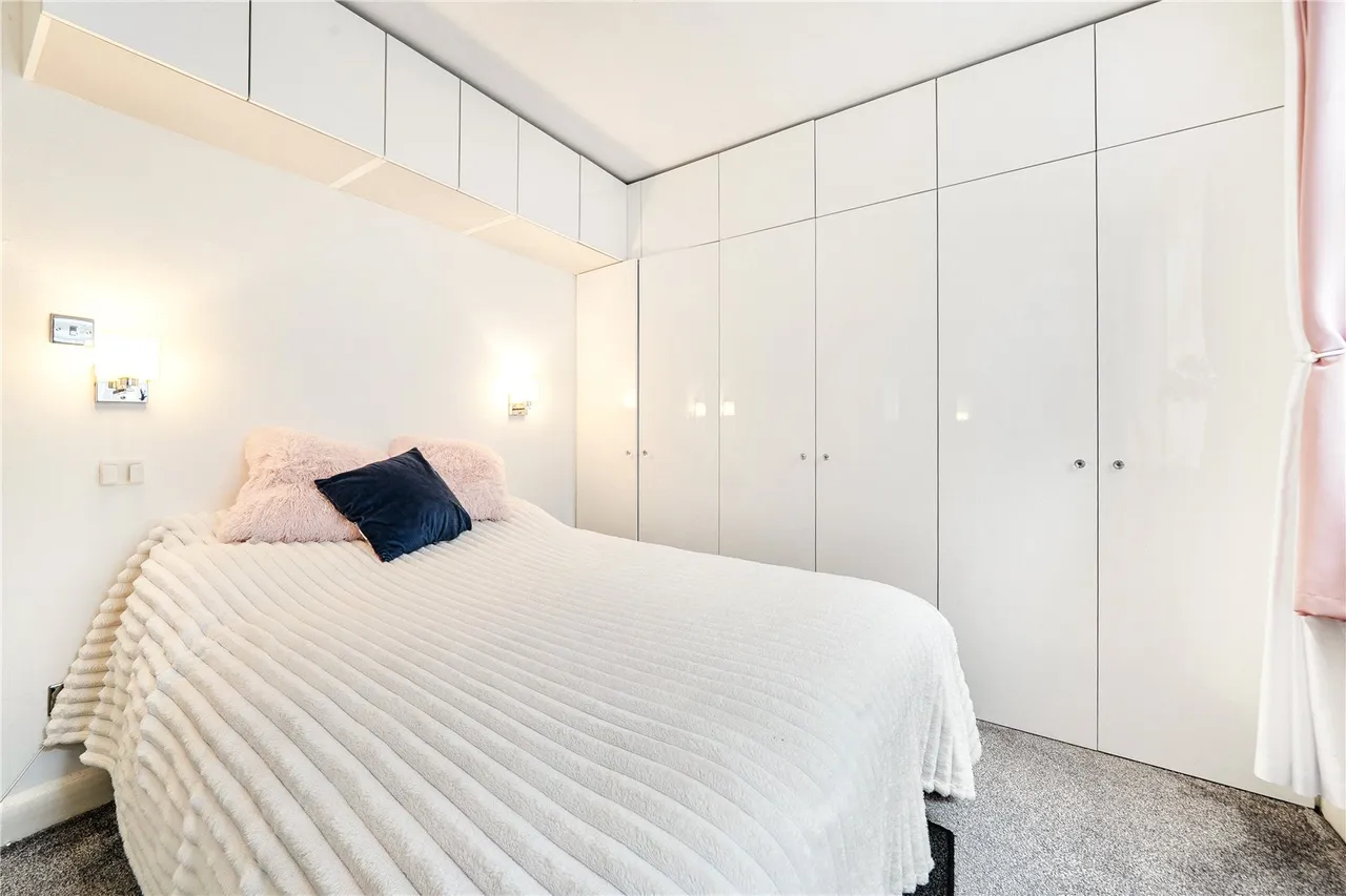 Oakleigh Road North, London, N20, photo 11