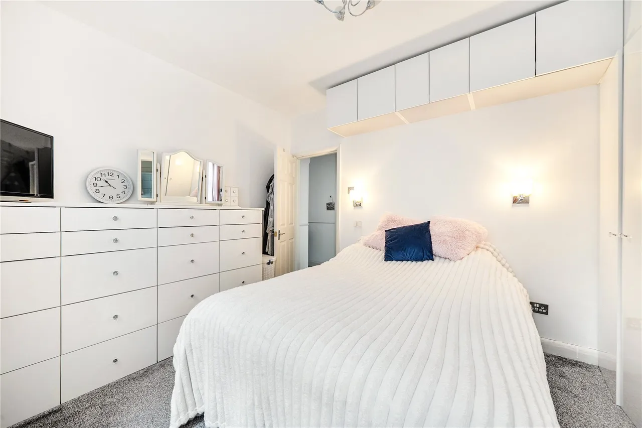 Oakleigh Road North, London, N20, photo 10