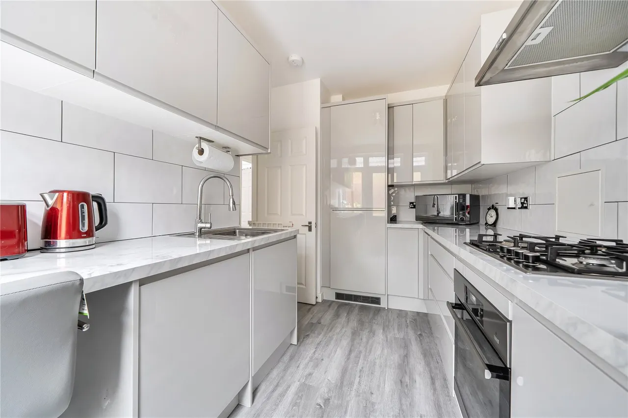 Oakleigh Road North, London, N20, photo 5