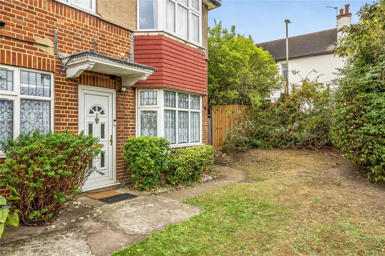 Oakleigh Road North, London, N20, photo 17