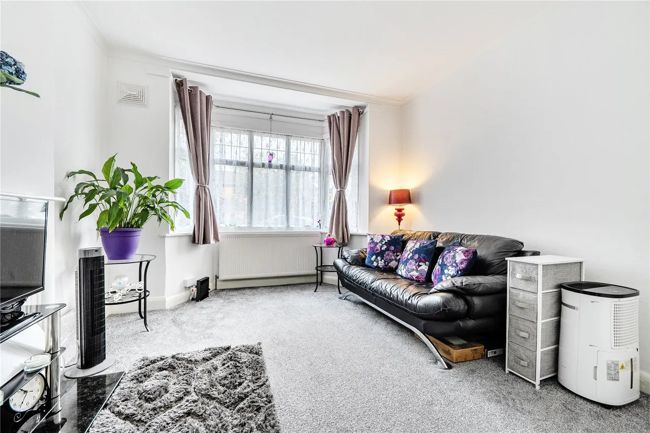 Oakleigh Road North, London, N20, photo 7