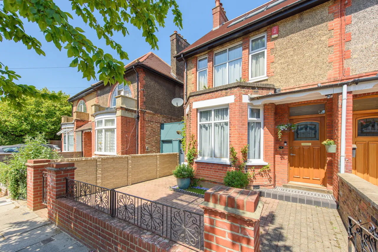 London, NW4, photo 29