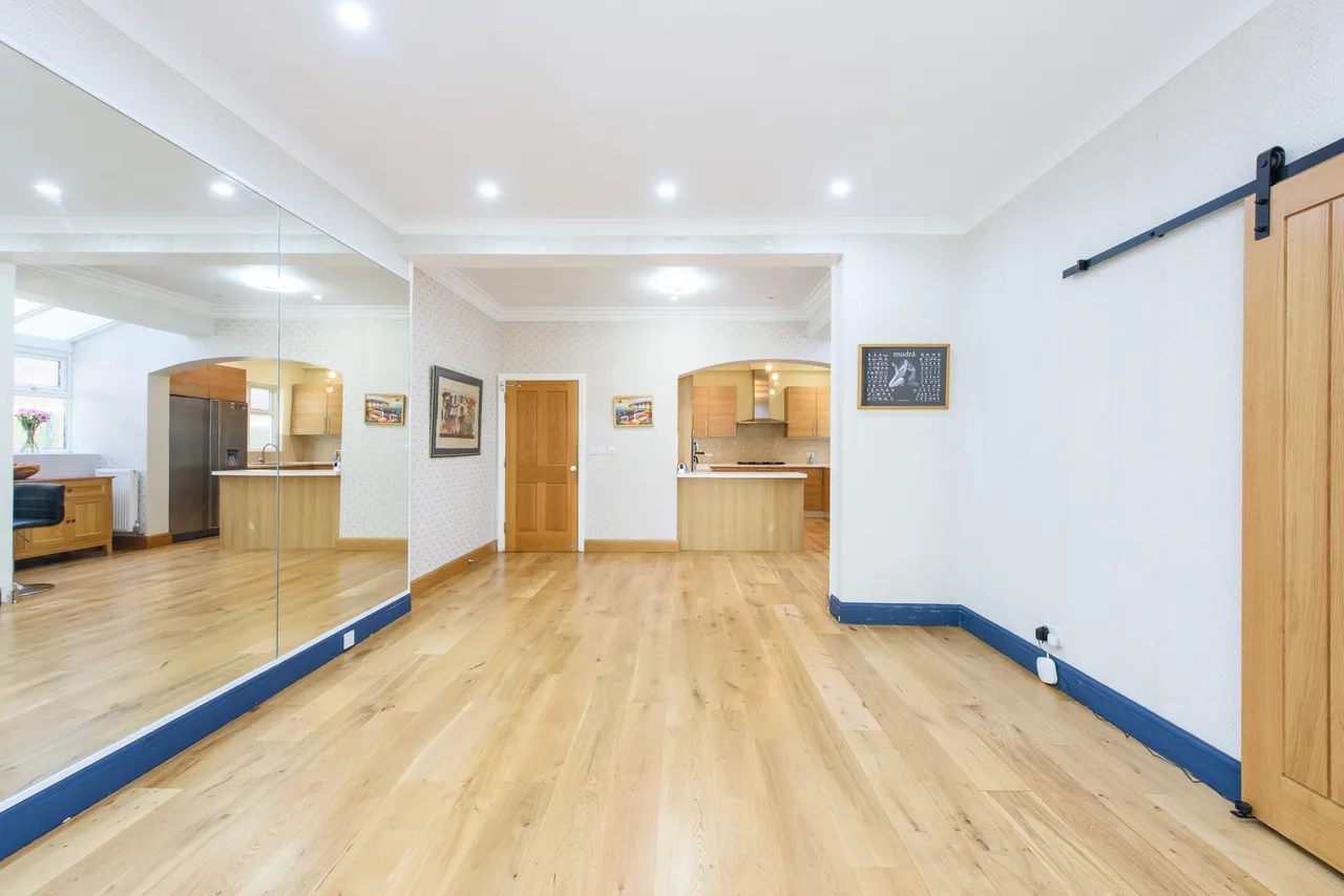 London, NW4, photo 16