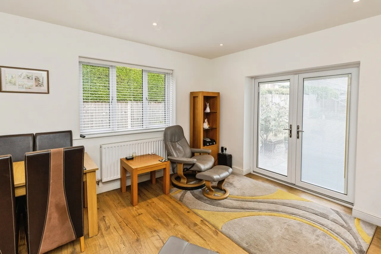 Sussex Gardens, Wrexham, LL11, photo 11