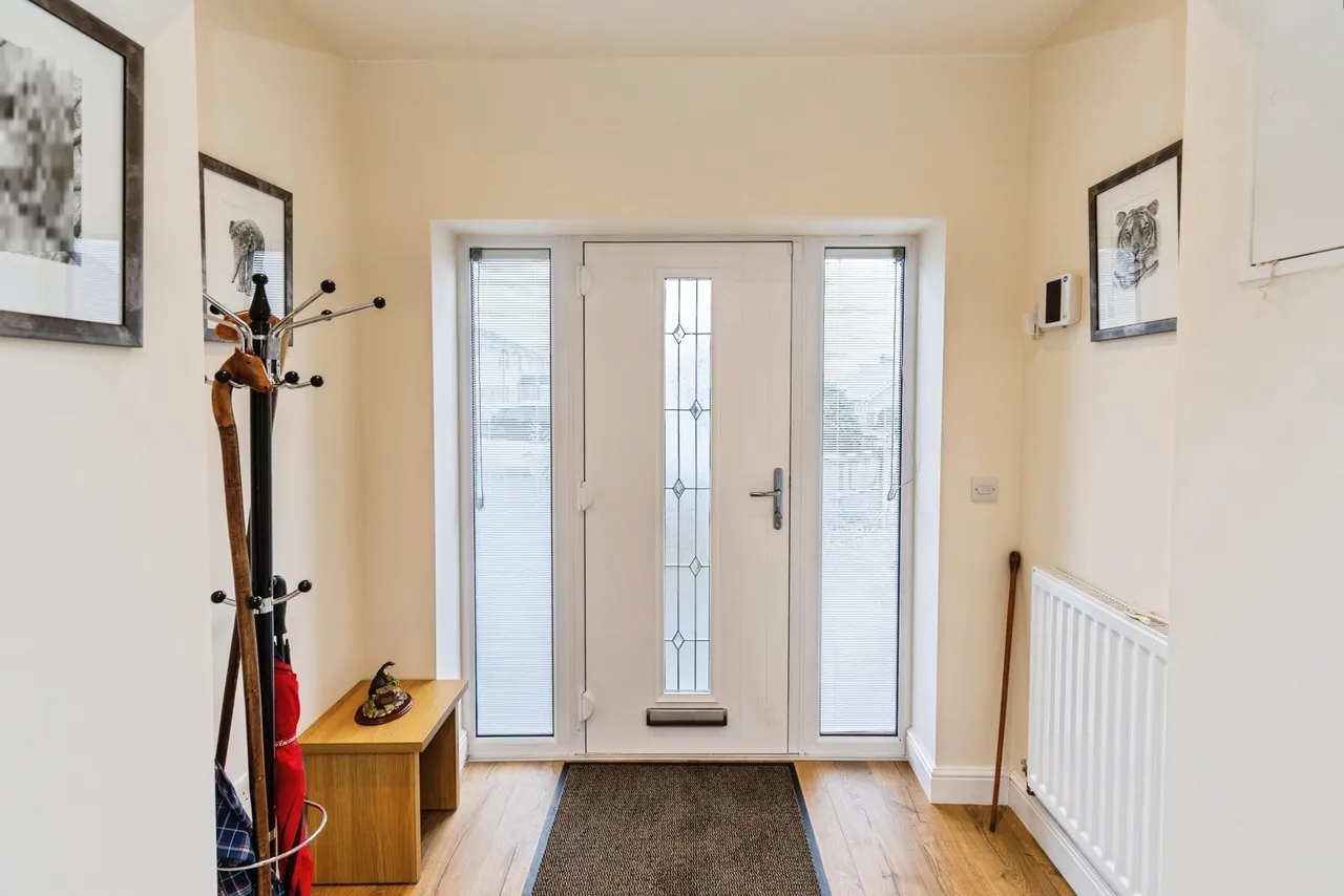 Sussex Gardens, Wrexham, LL11, photo 16