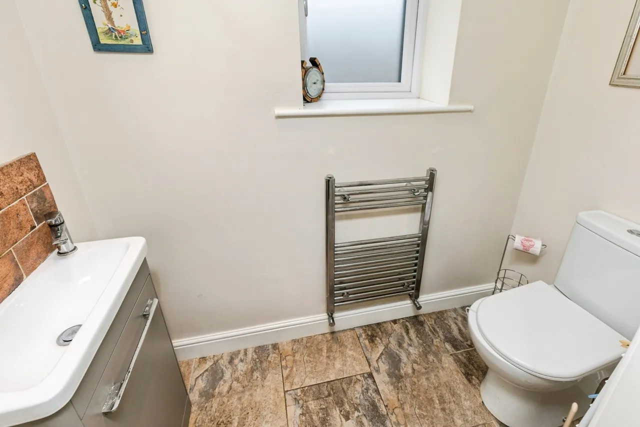 Sussex Gardens, Wrexham, LL11, photo 10