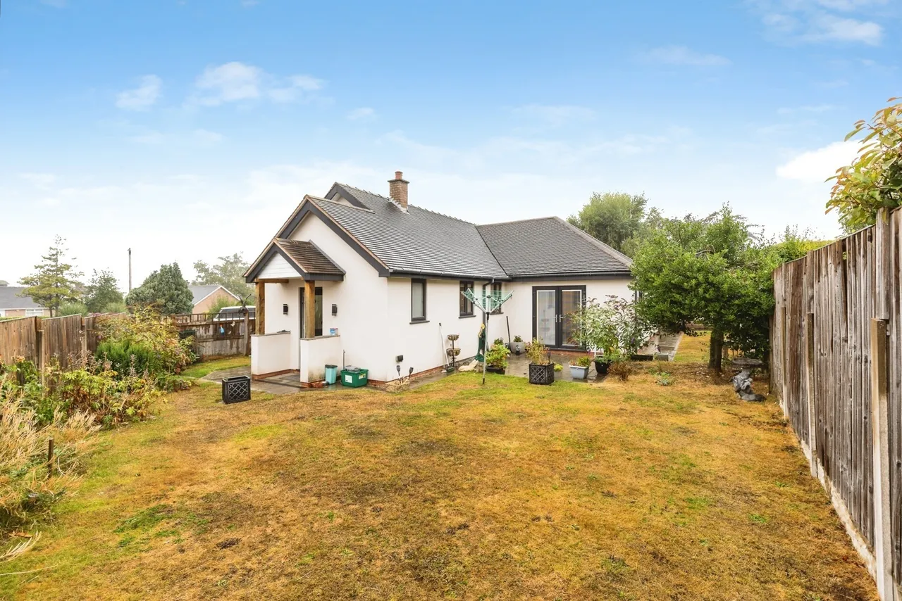 2 bed house for sale, Sussex Gardens, Wrexham, LL11