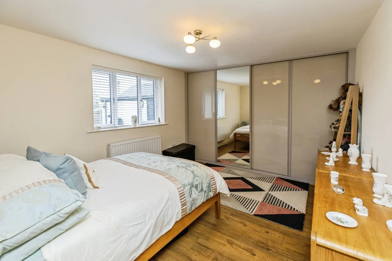 Sussex Gardens, Wrexham, LL11, photo 14