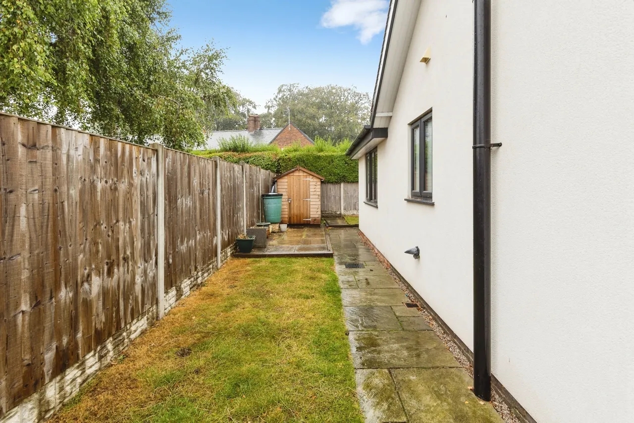 Sussex Gardens, Wrexham, LL11, photo 20