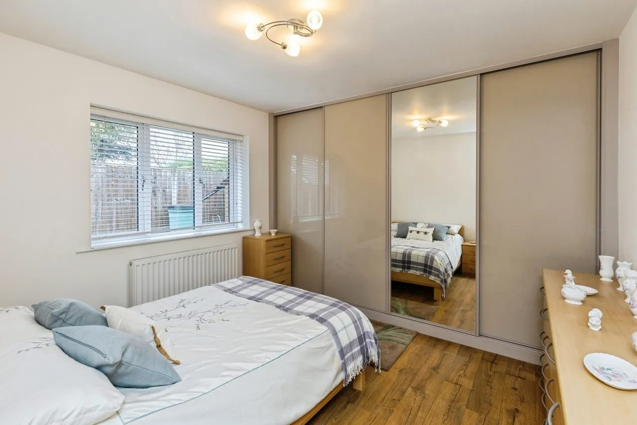 Sussex Gardens, Wrexham, LL11, photo 15