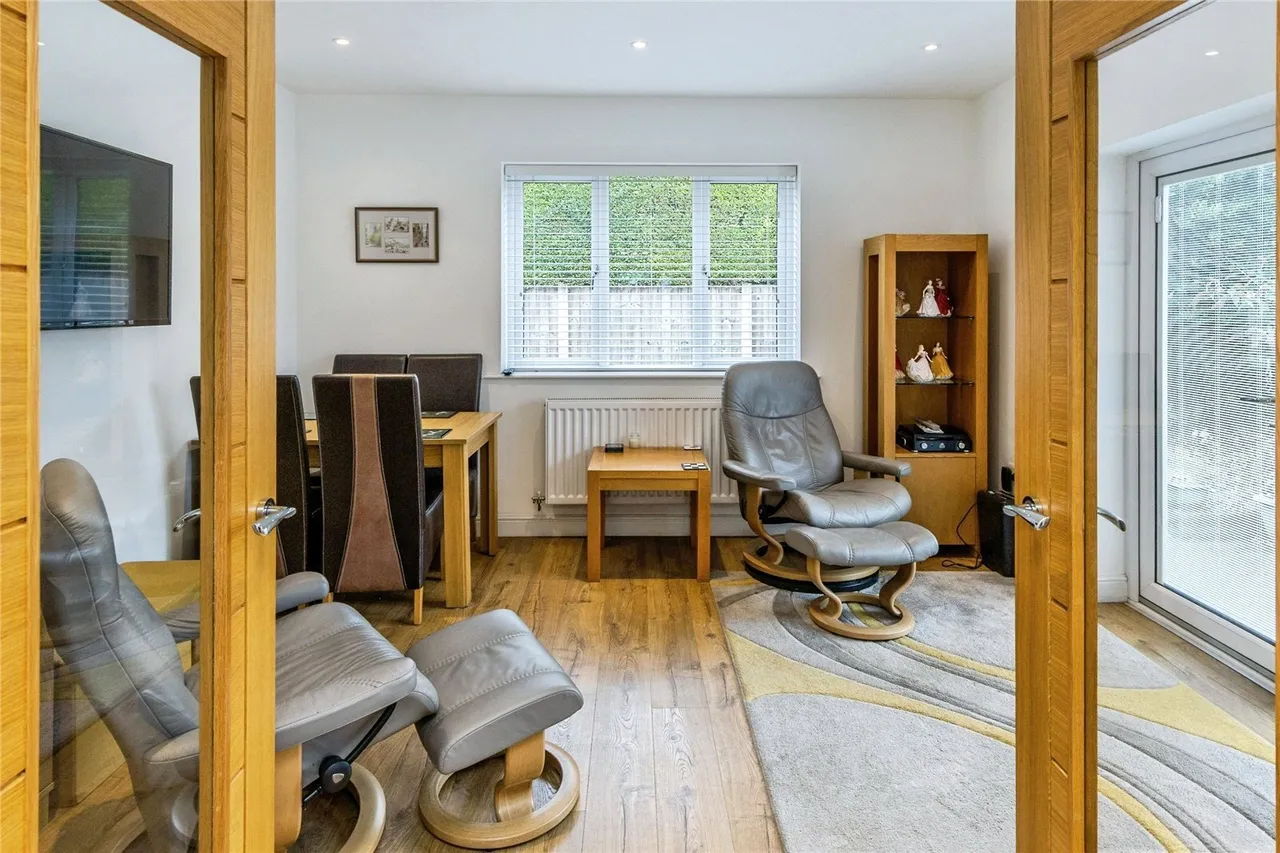 Sussex Gardens, Wrexham, LL11, photo 12