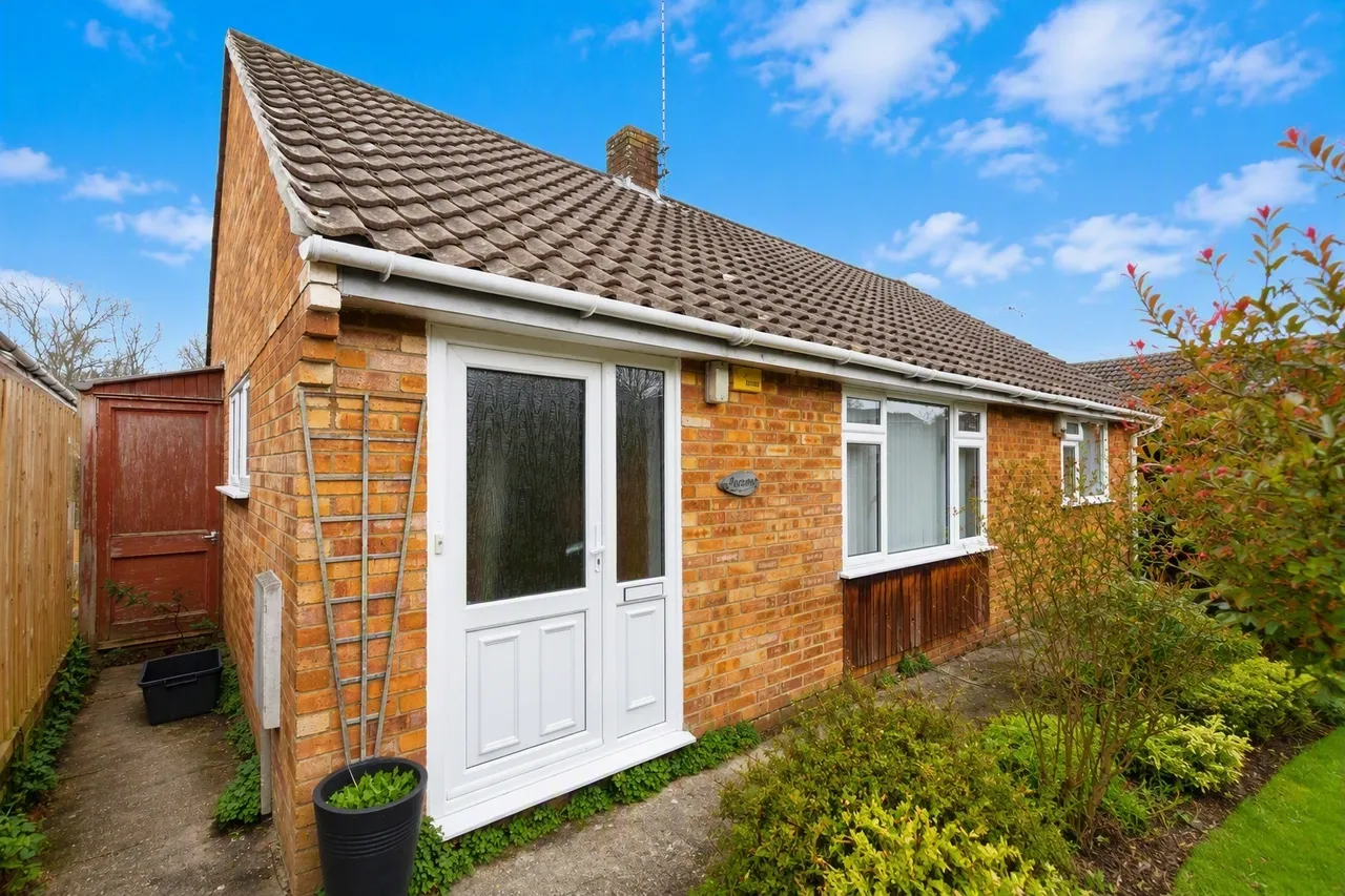 2 bed house for sale — Elms Close, Sandleheath, FORDINGBRIDGE