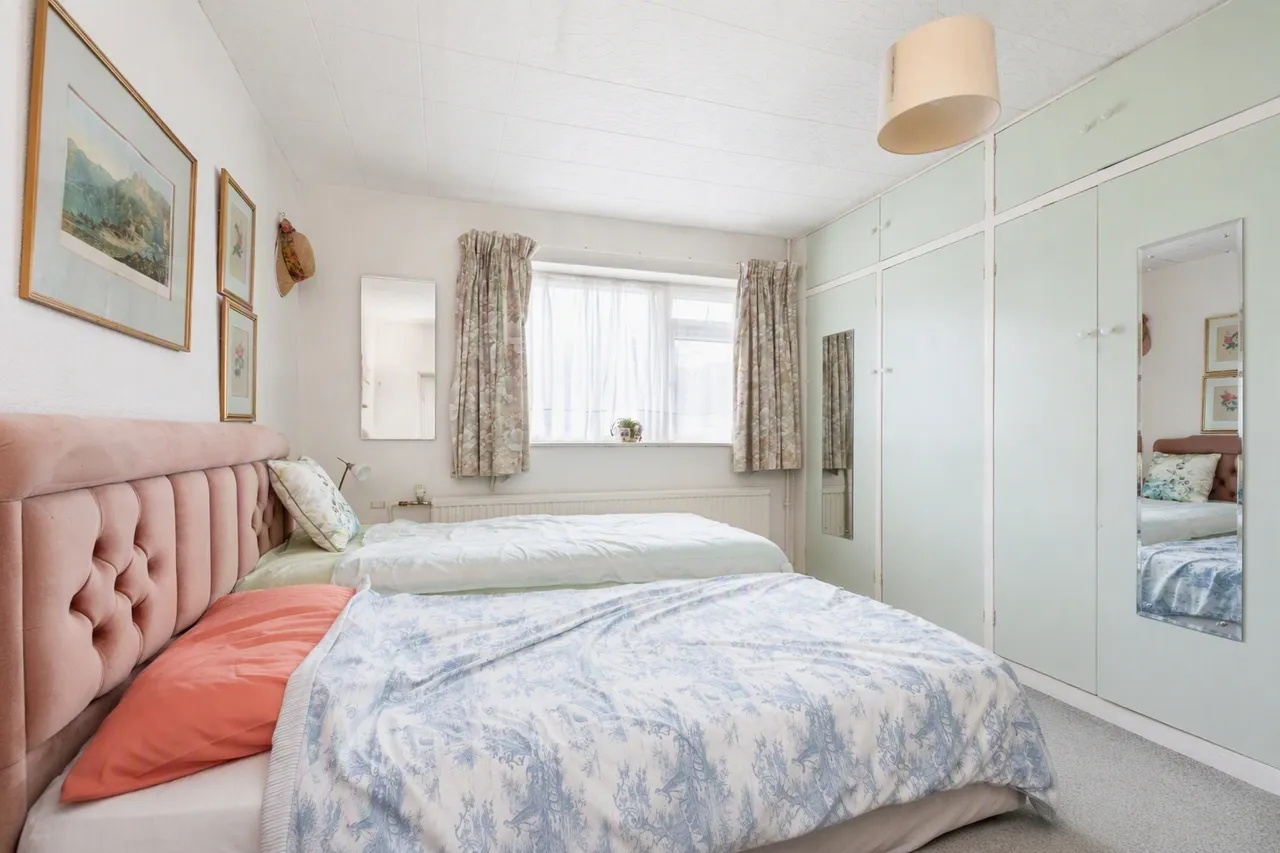 Elms Close, Sandleheath, FORDINGBRIDGE, photo 8