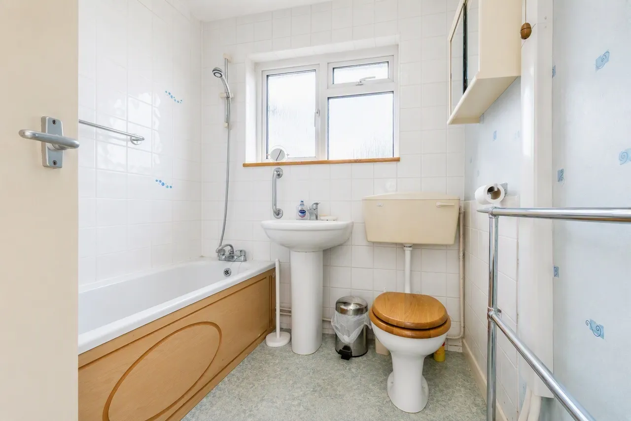 Elms Close, Sandleheath, FORDINGBRIDGE, photo 10