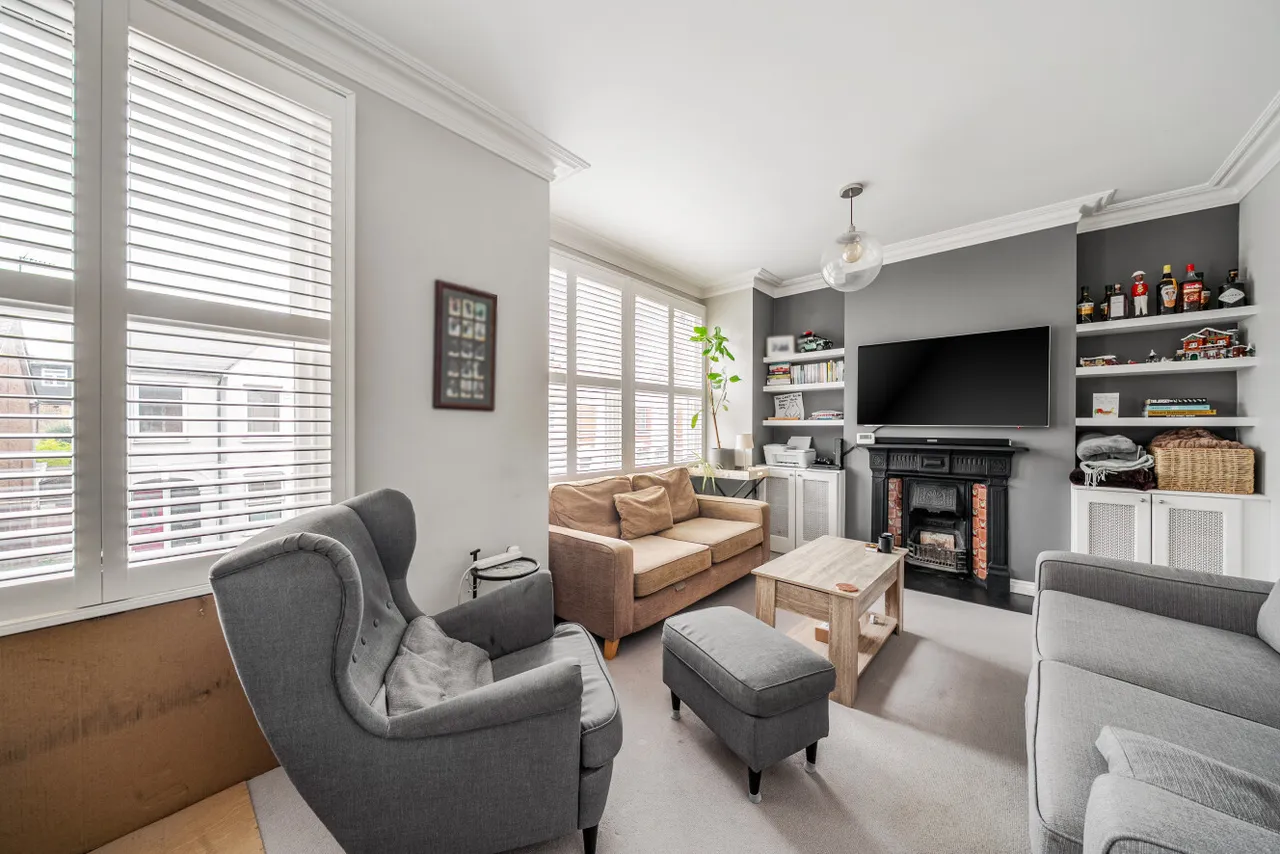 3 bed flat to rent, Penwith Road, London, SW18