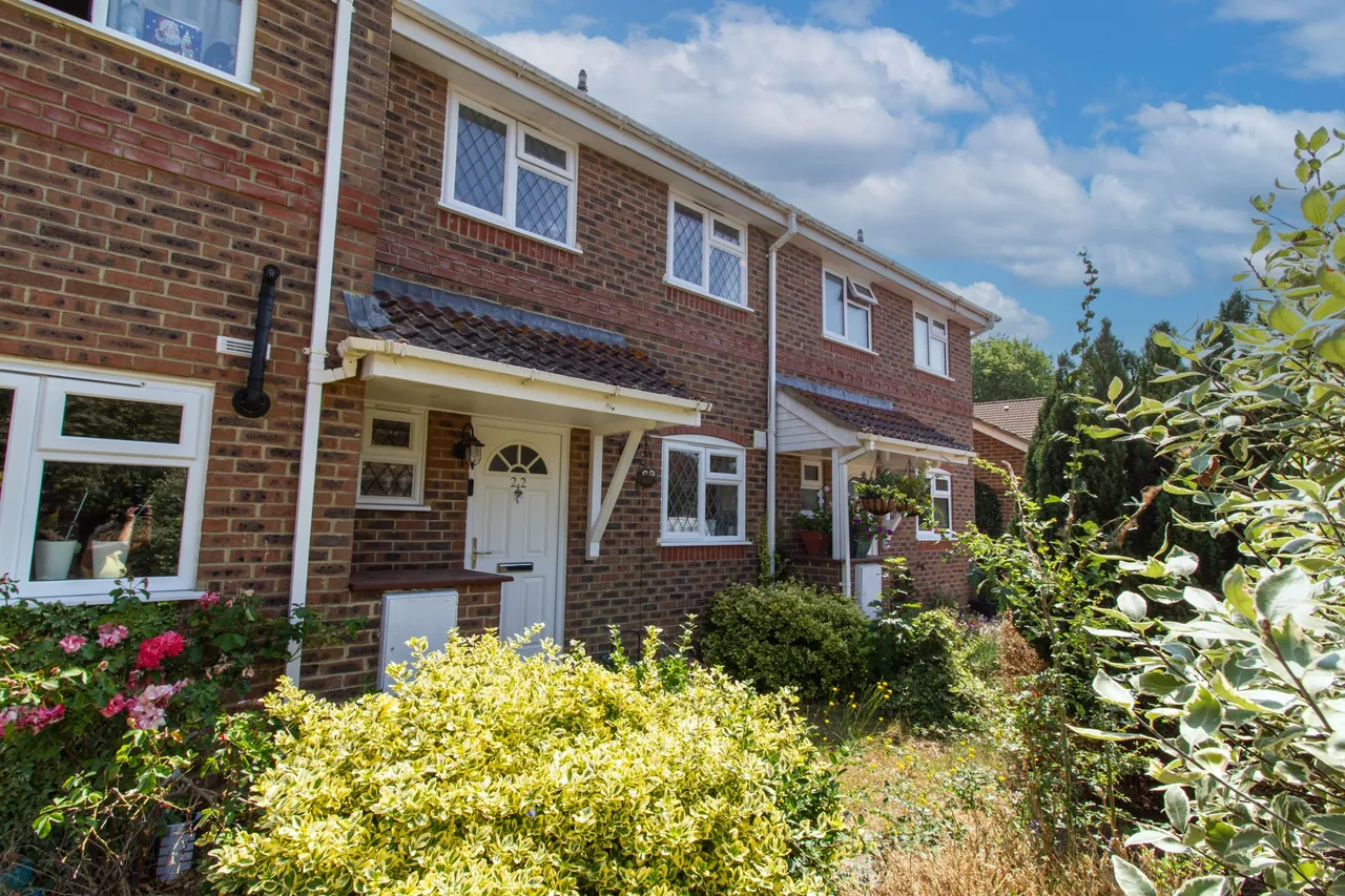 3 bed house for sale — Hawkins Grove, Church Crookham, Fleet, GU51 5TX