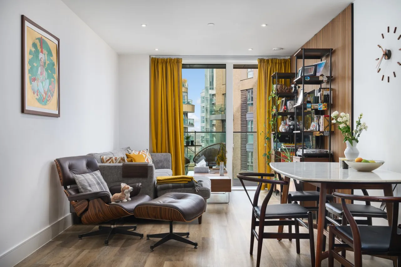 2 bed flat for sale — Wilson House, York Road, Battersea