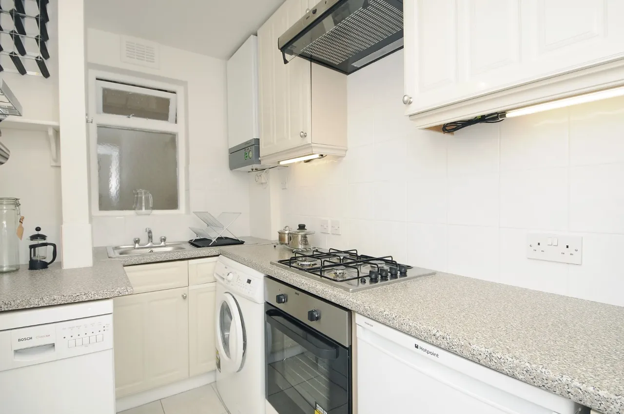Wandsworth Bridge Road, London, SW6, photo 3
