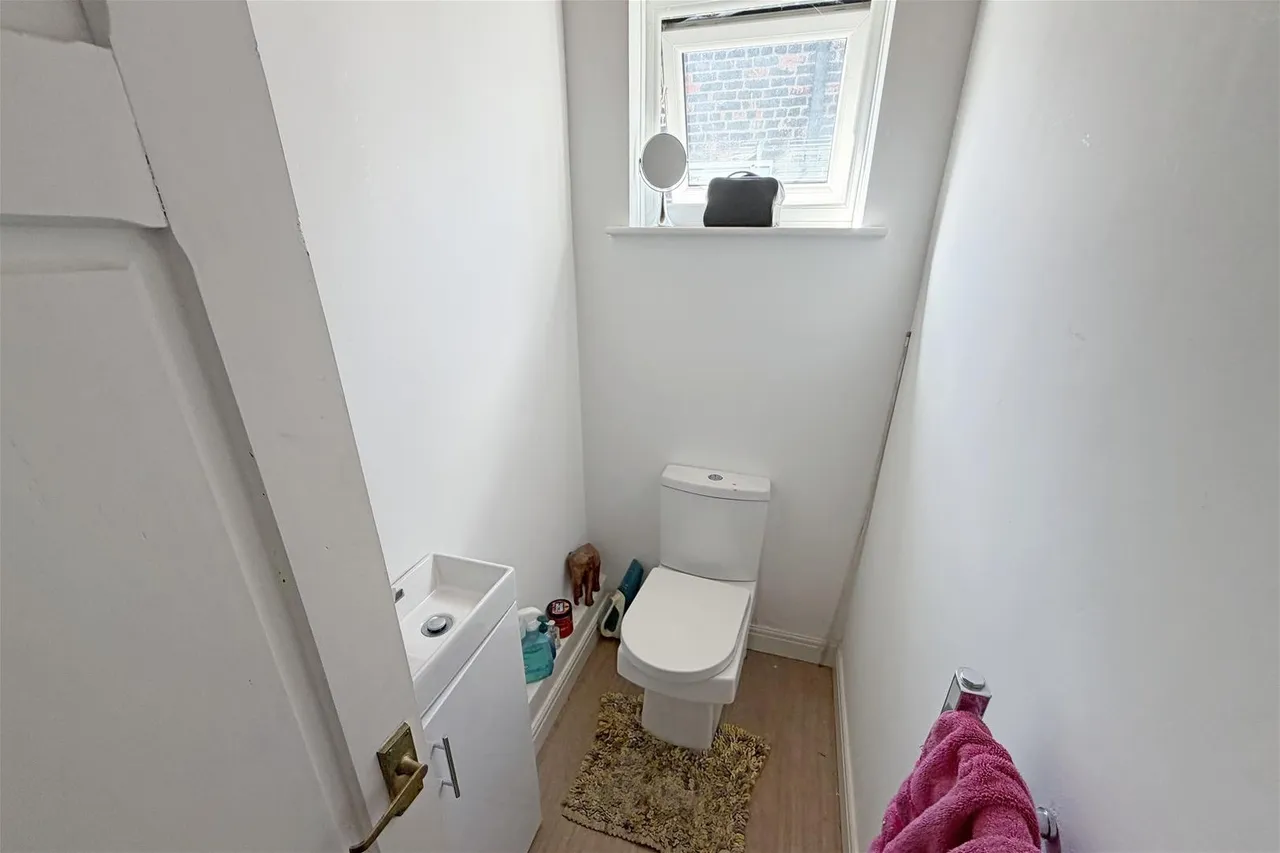 Shady Lane, Baguley, Manchester M23 9NN, photo 17