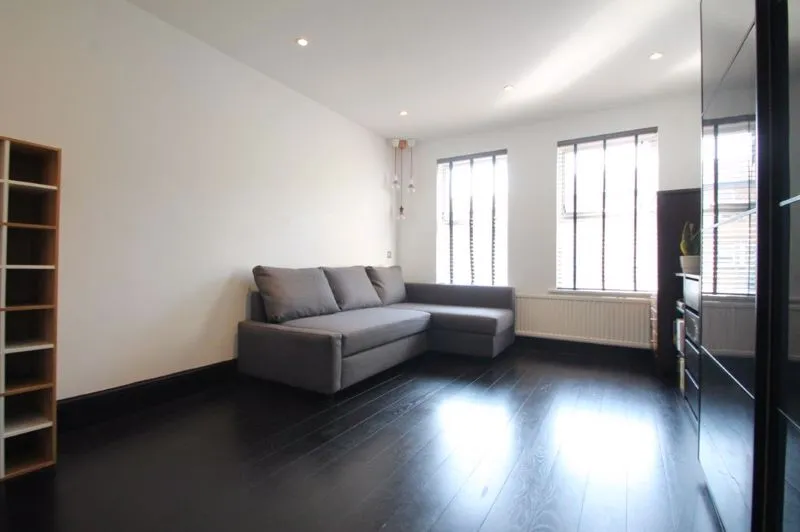 Eagle Mews, Tottenham Road, London N1 4ST, photo 6