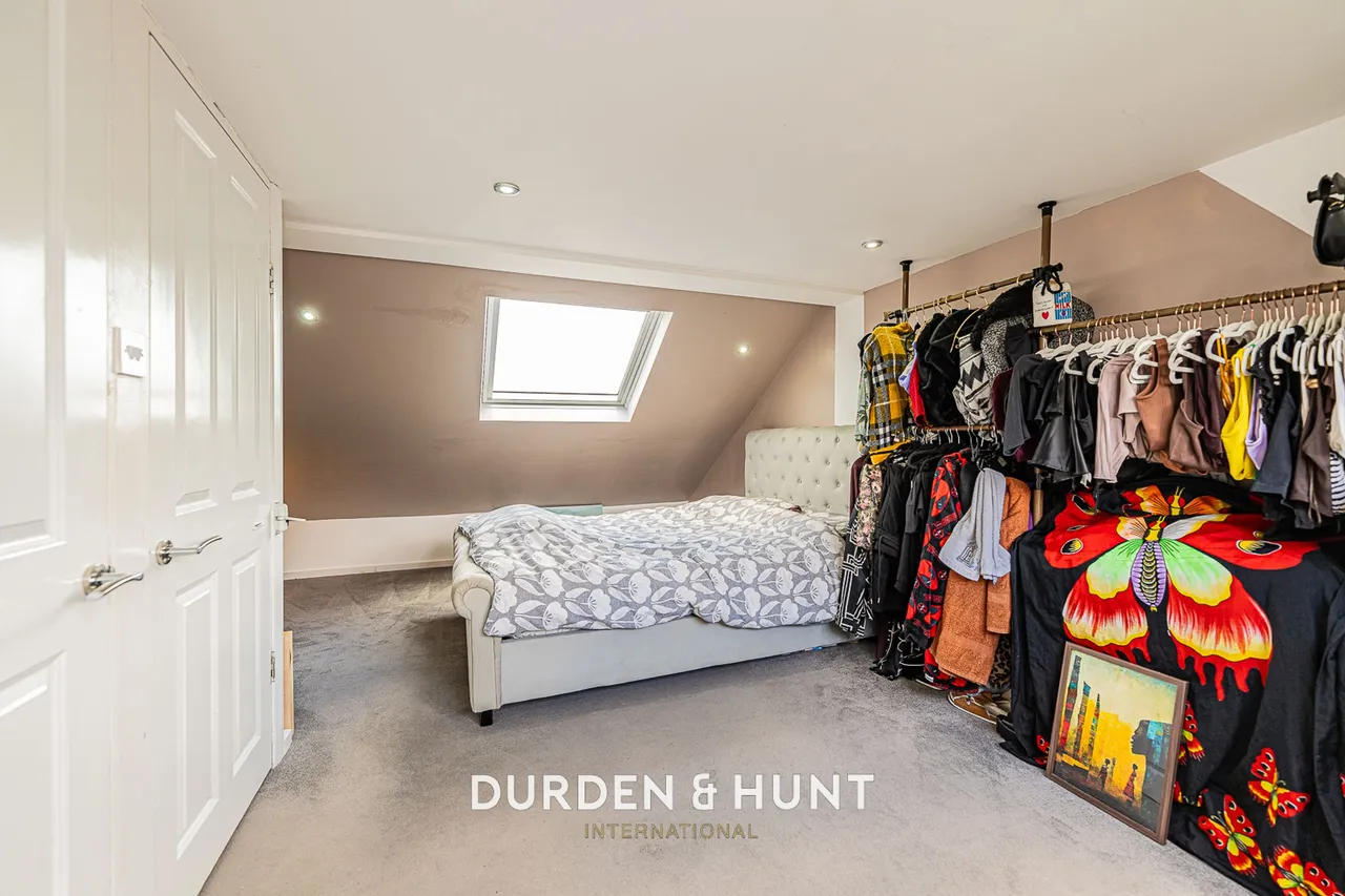 Carlton Road, Gidea Park, RM2, photo 13