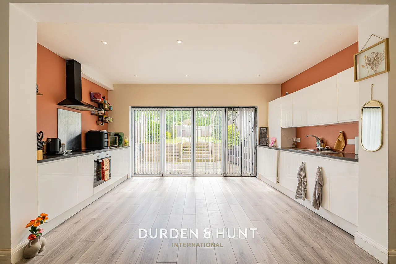 Carlton Road, Gidea Park, RM2, photo 5