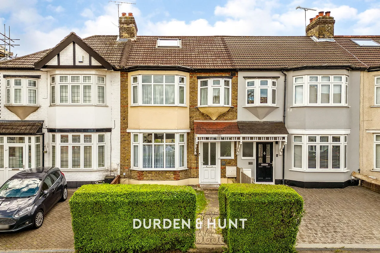 Carlton Road, Gidea Park, RM2, photo 21
