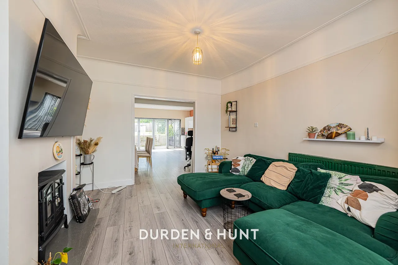 Carlton Road, Gidea Park, RM2, photo 3