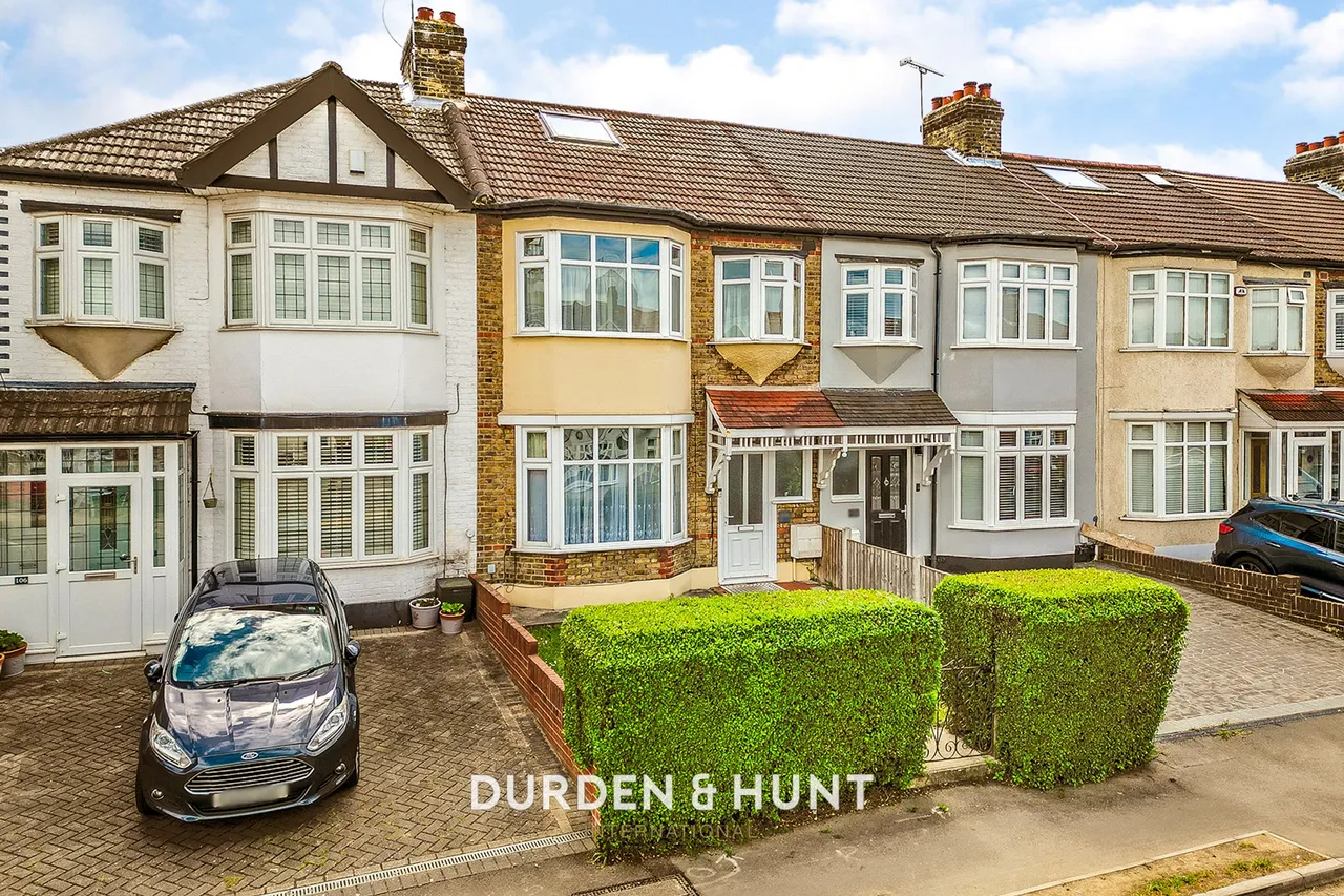 4 bed house for sale, Carlton Road, Gidea Park, RM2