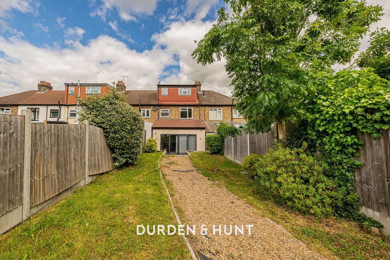 Carlton Road, Gidea Park, RM2, photo 18