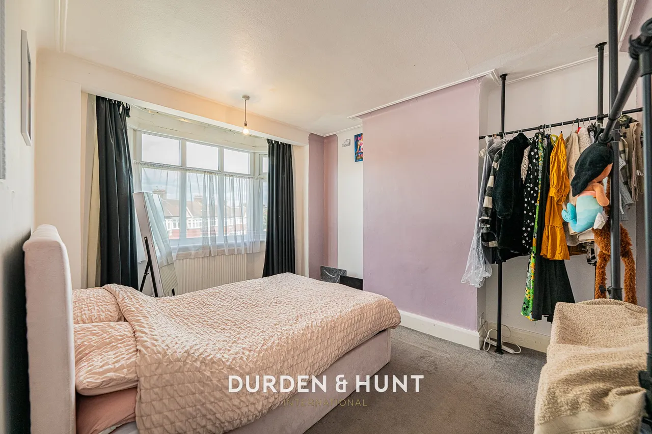Carlton Road, Gidea Park, RM2, photo 10