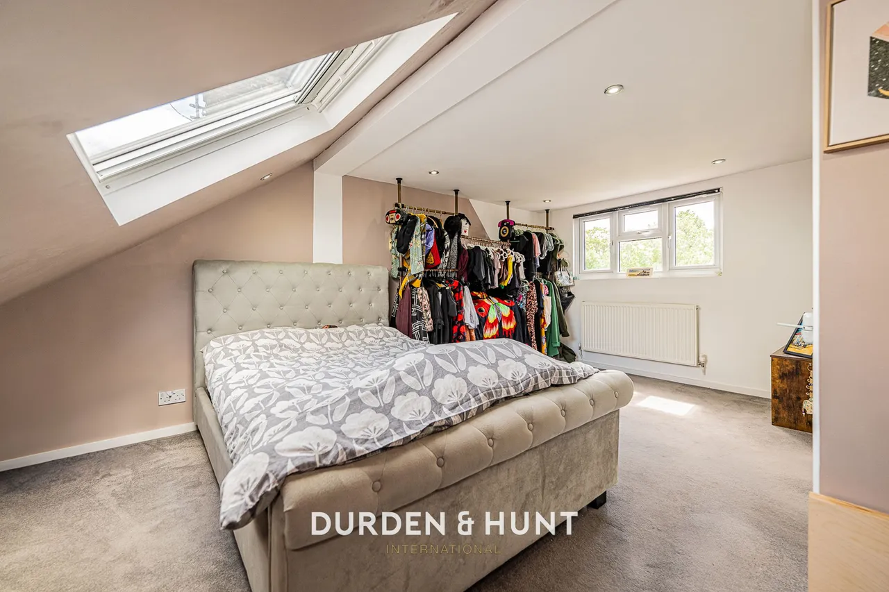 Carlton Road, Gidea Park, RM2, photo 14