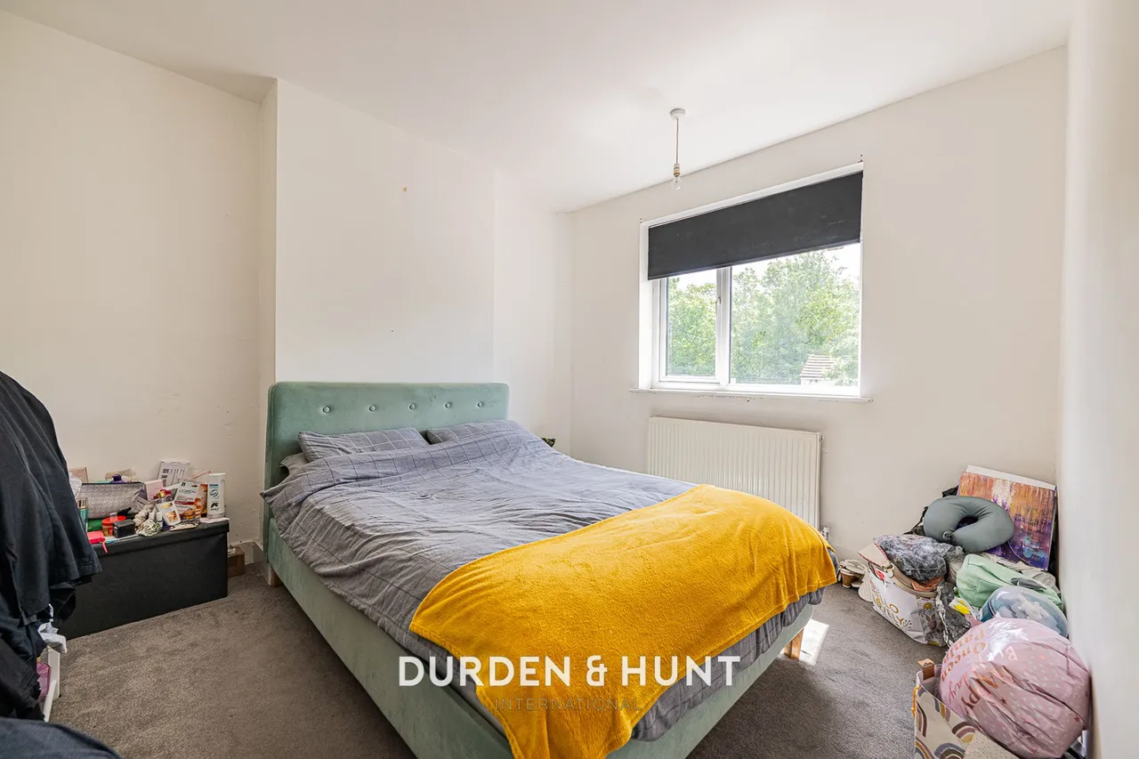 Carlton Road, Gidea Park, RM2, photo 9