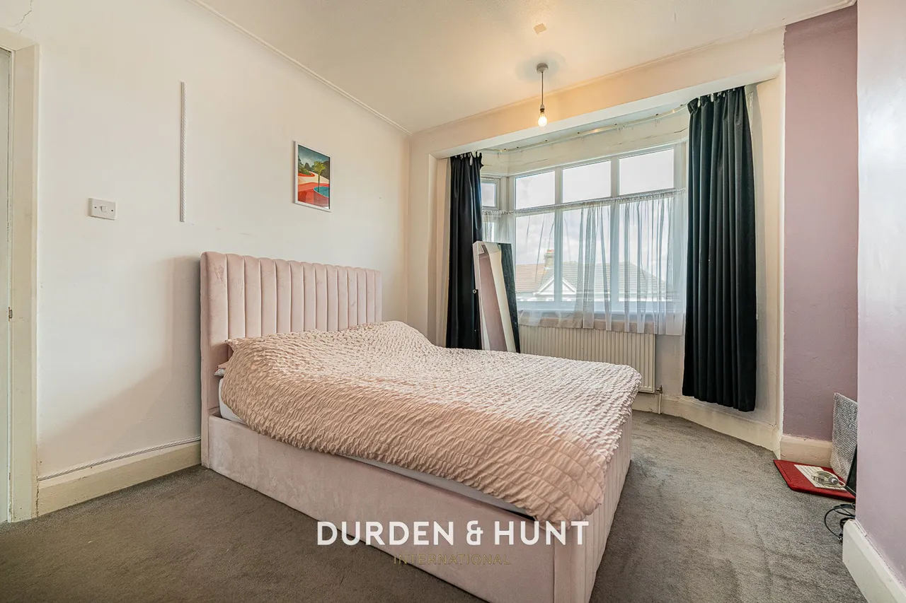 Carlton Road, Gidea Park, RM2, photo 11