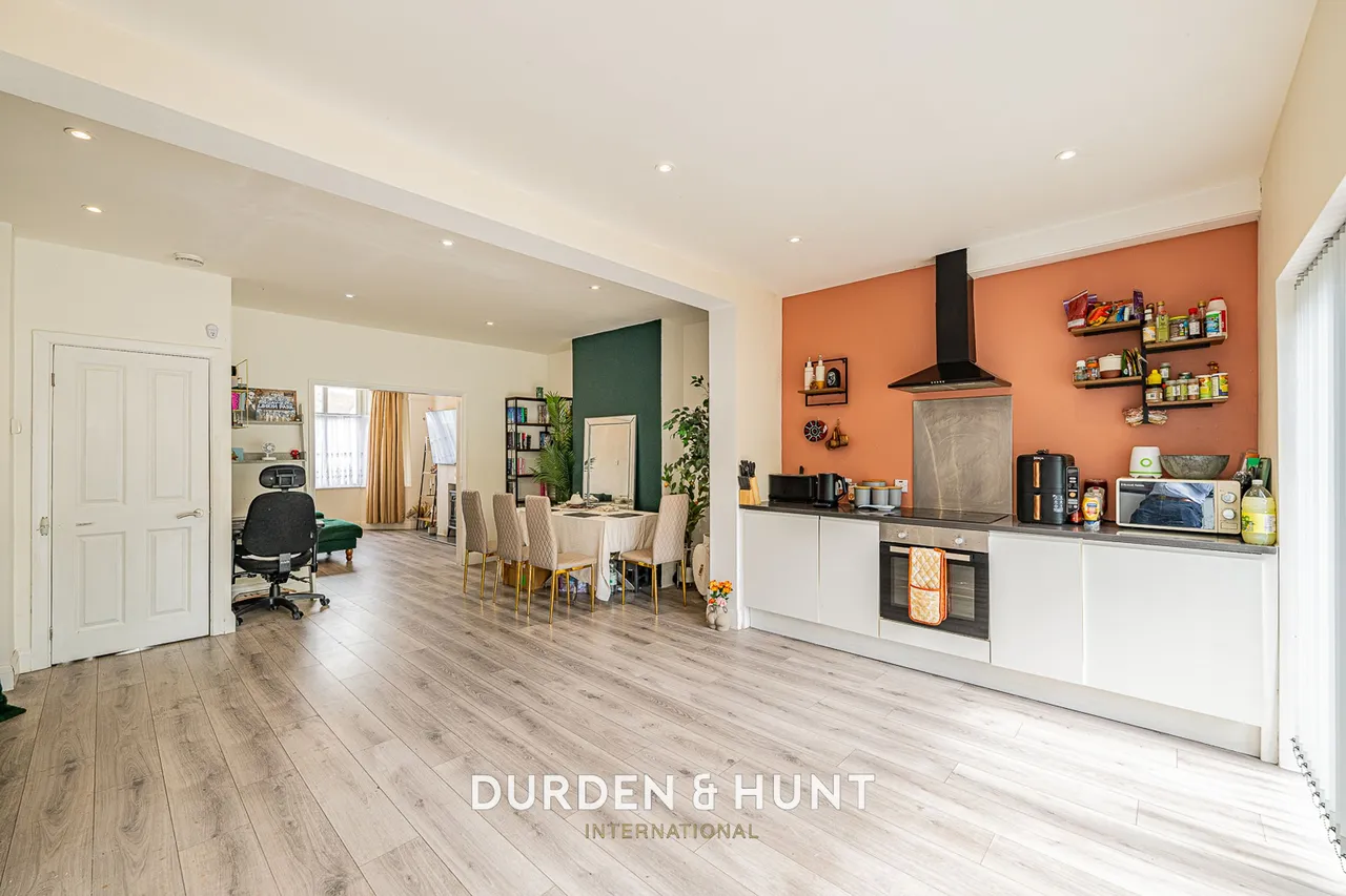 Carlton Road, Gidea Park, RM2, photo 6