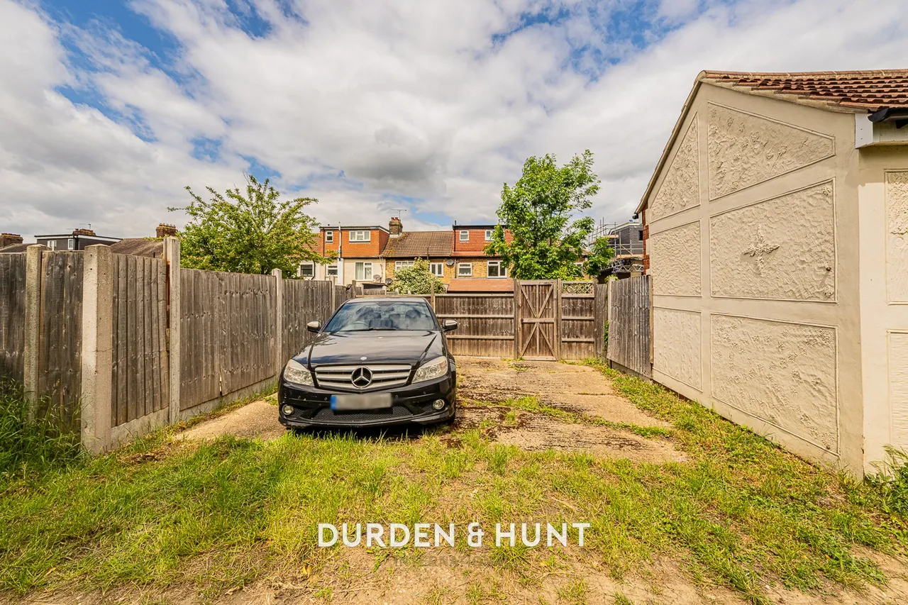 Carlton Road, Gidea Park, RM2, photo 20