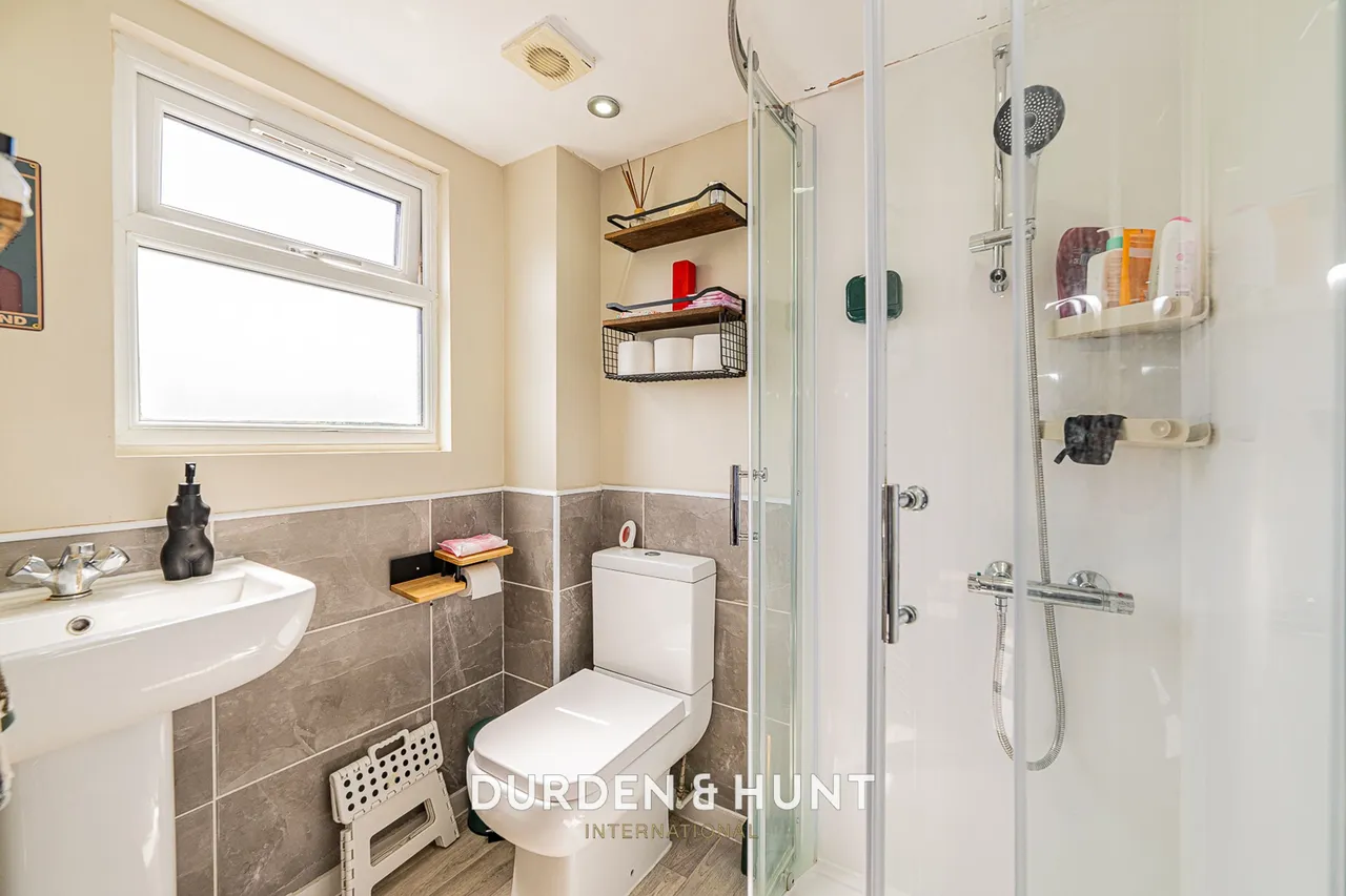 Carlton Road, Gidea Park, RM2, photo 15