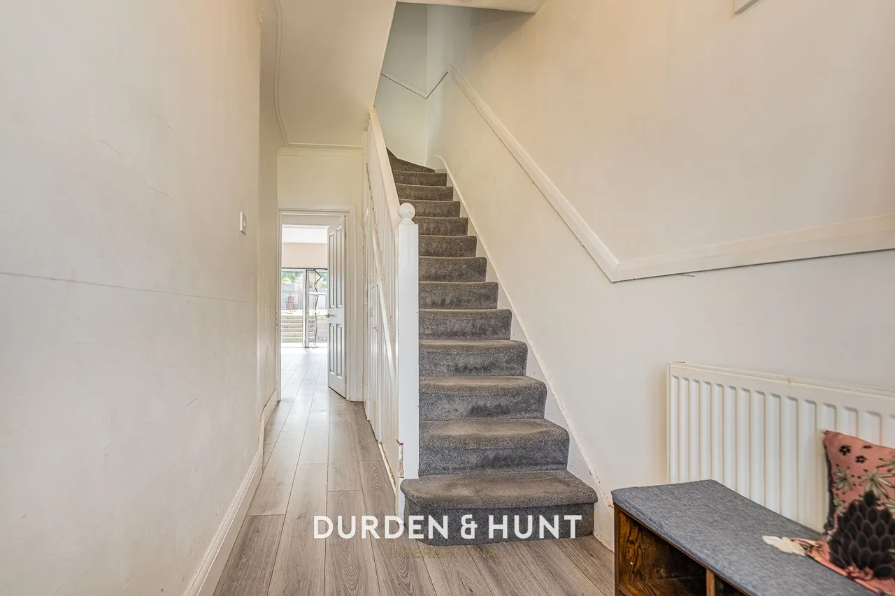 Carlton Road, Gidea Park, RM2, photo 7