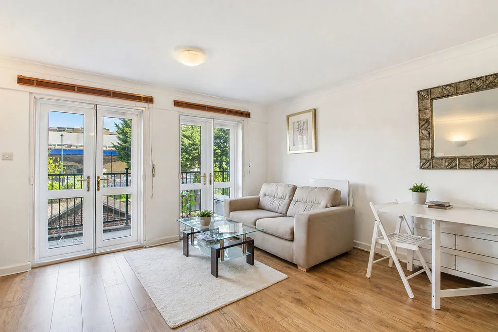 1 bed flat for sale — Fletcher Street, London E1 8HW
