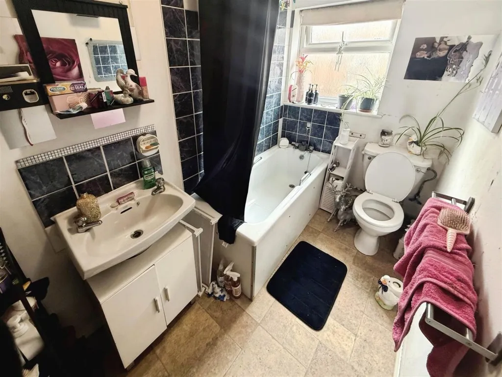 Victoria Road, Rushden, Northants, photo 10