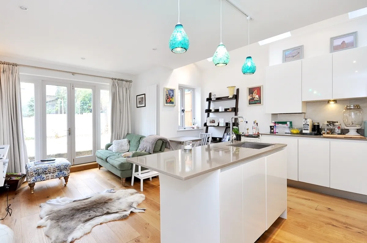 2 bed flat to rent, Honeybrook Road, London, SW12