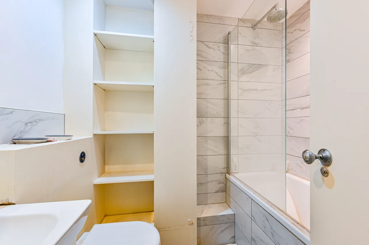24 Burlington Close, London, photo 4
