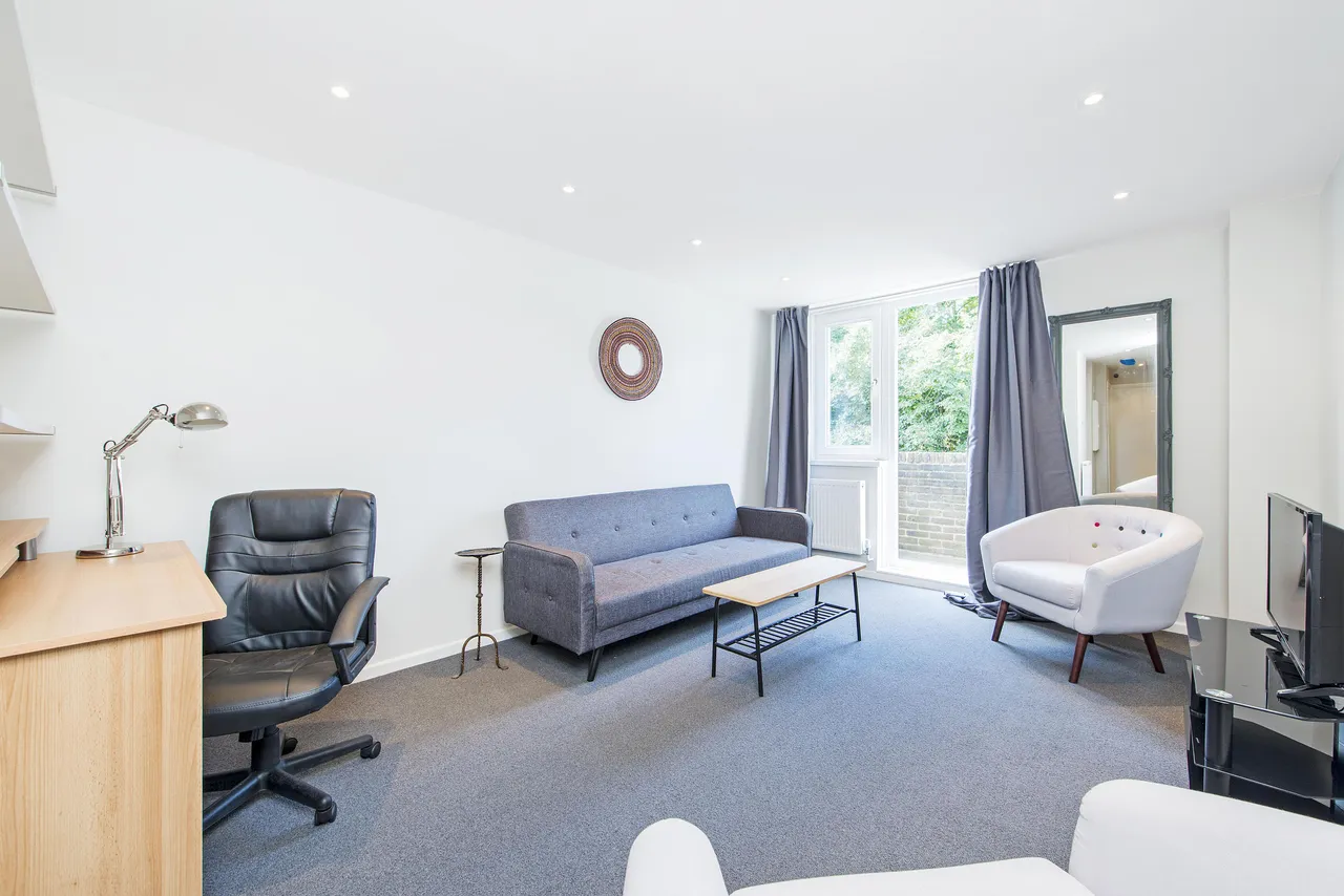 1 bed flat for sale — 24 Burlington Close, London