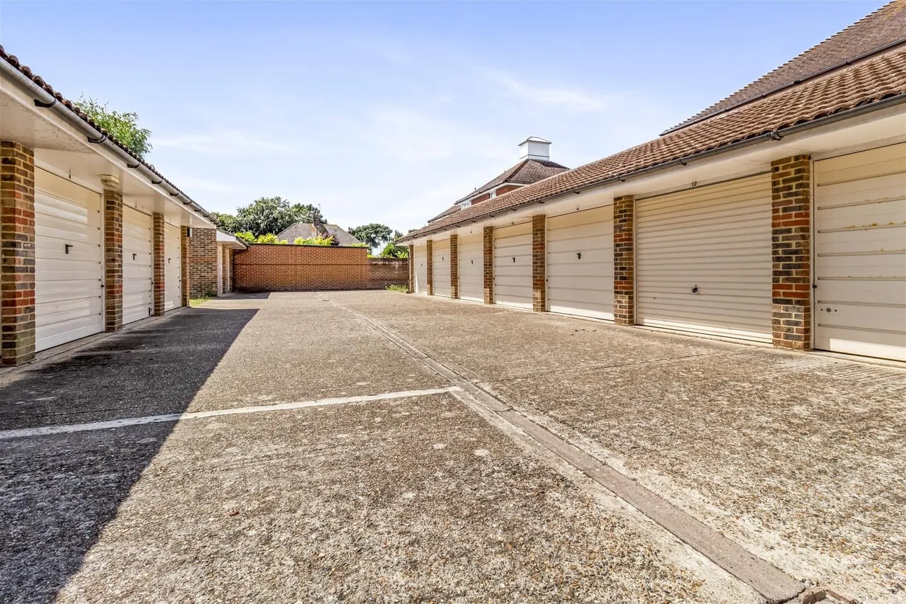 Lansdowne Road, Worthing, photo 21