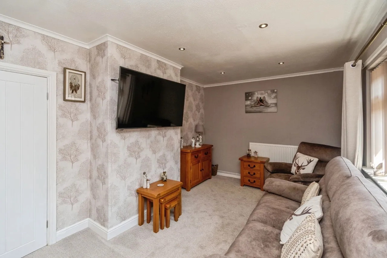 Red Lion Crescent, Norton Canes, Cannock, WS11, photo 5
