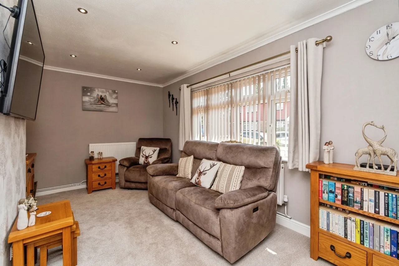 Red Lion Crescent, Norton Canes, Cannock, WS11, photo 2