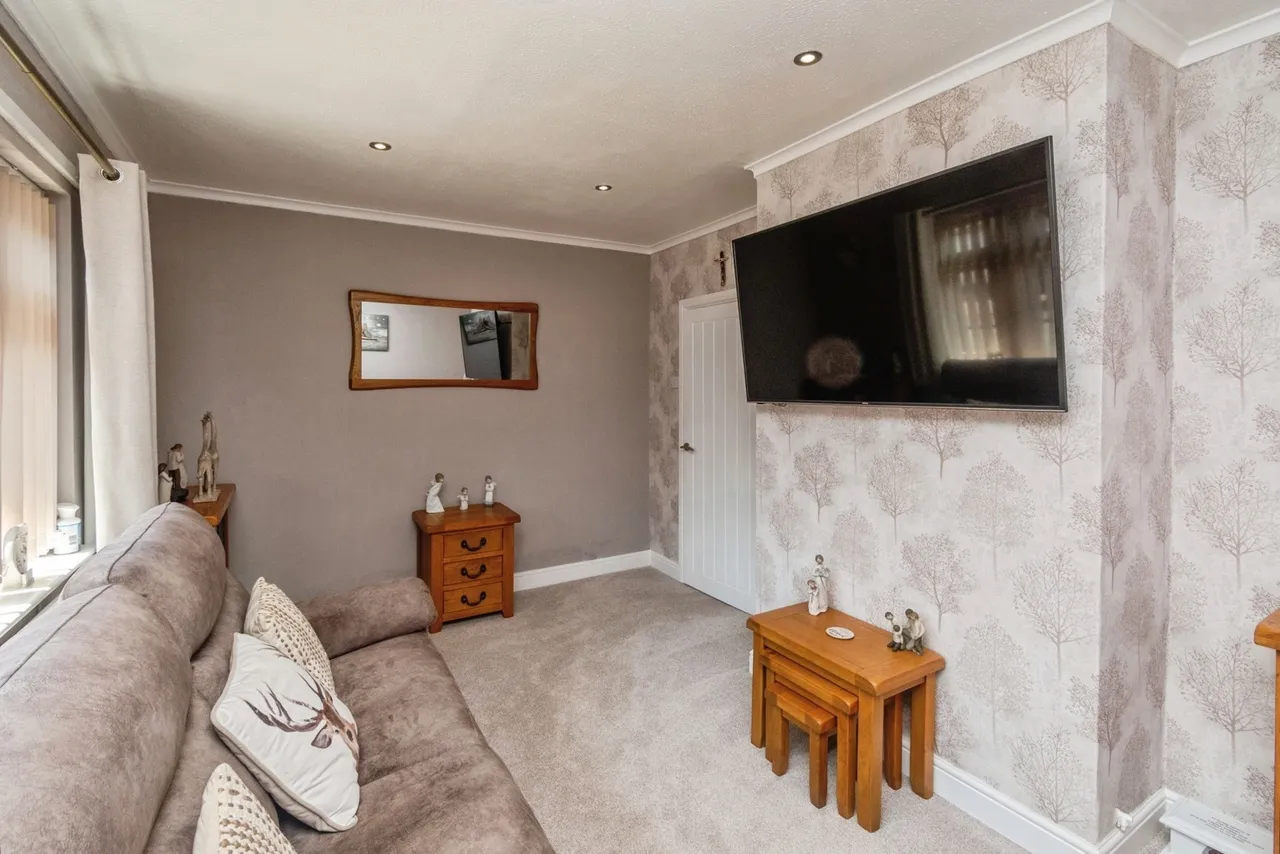 Red Lion Crescent, Norton Canes, Cannock, WS11, photo 6