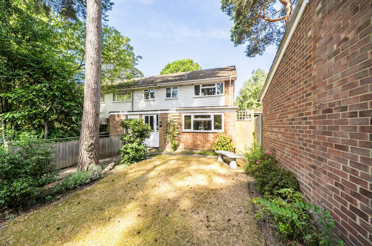 3 bed house for sale — Troutbeck Walk, Camberley, Surrey, GU15 1BN